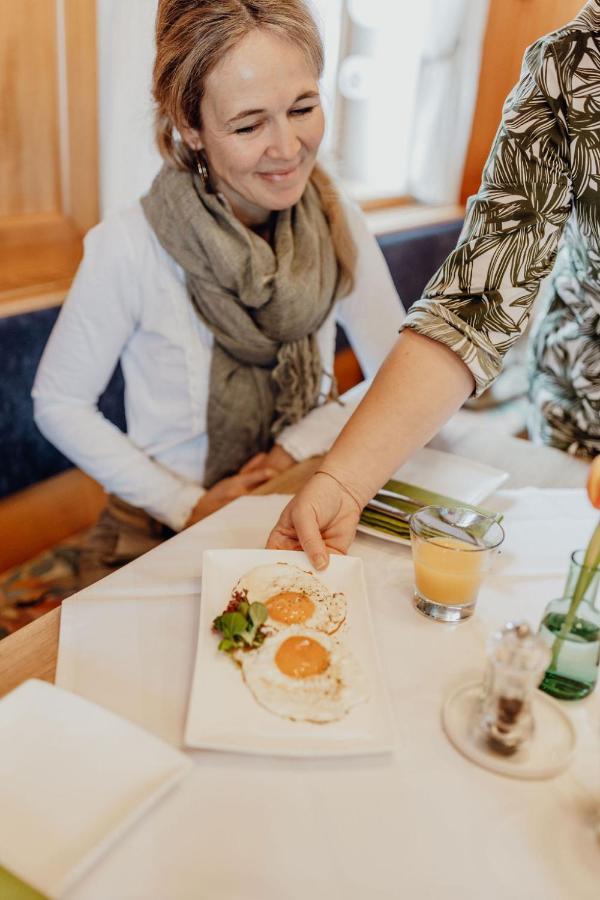 Dorfcafe Unken Hotelpension Swirtshaus Im Dorf Экстерьер фото