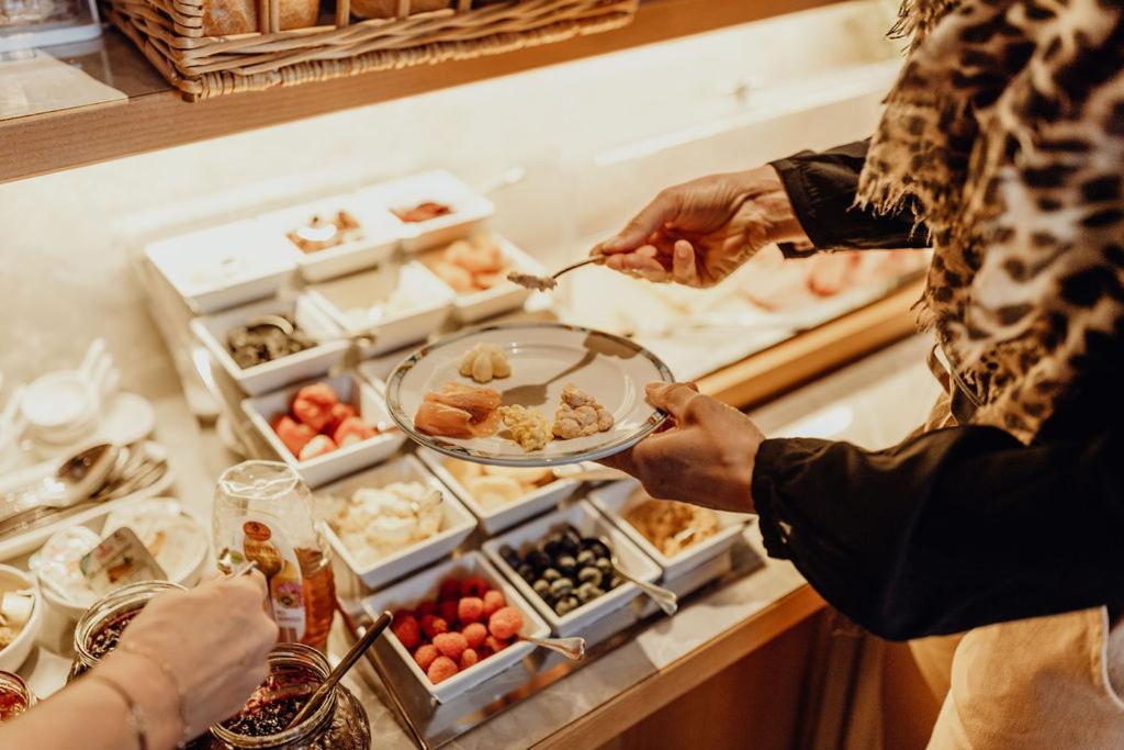 Dorfcafe Unken Hotelpension Swirtshaus Im Dorf Экстерьер фото
