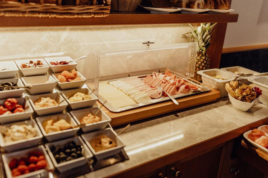Dorfcafe Unken Hotelpension Swirtshaus Im Dorf Экстерьер фото