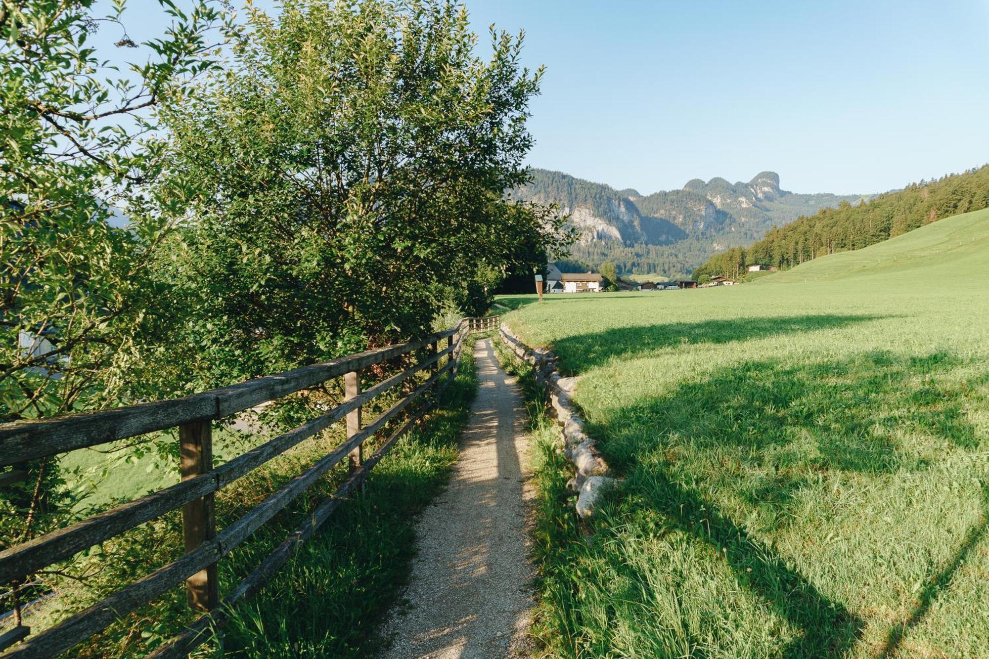Dorfcafe Unken Hotelpension Swirtshaus Im Dorf Экстерьер фото